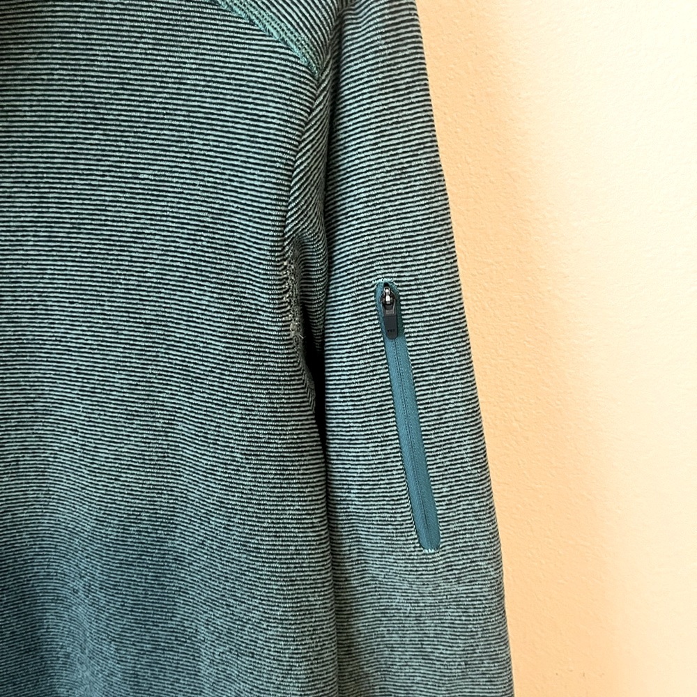 💚🧥 Chillaz Marmolata Patch Pullover Hoodie – Green Sweater 🧥💚 - Picture 5 of 5